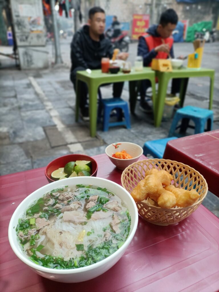 Visiter Hanoi en 2 jours - gouter a la soupe Pho