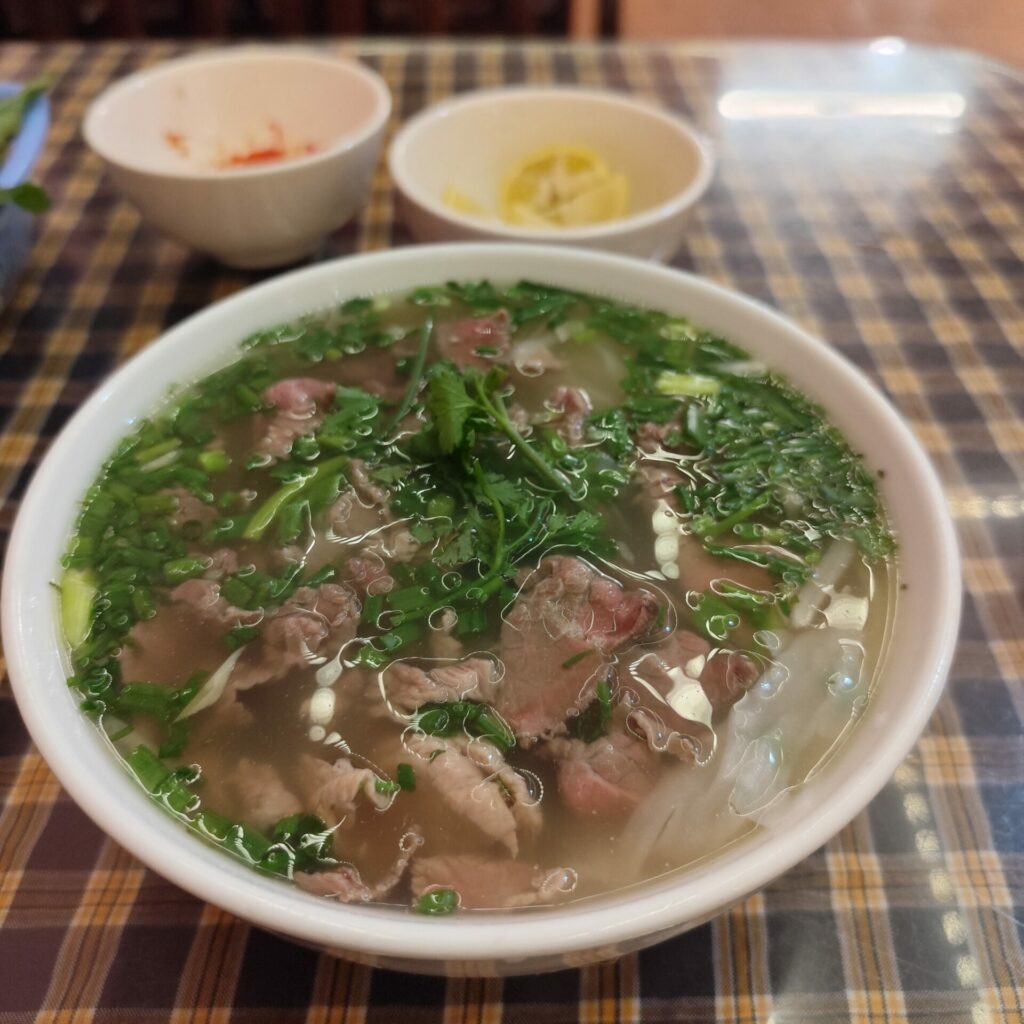 Sapa : pho fumant en bord de route